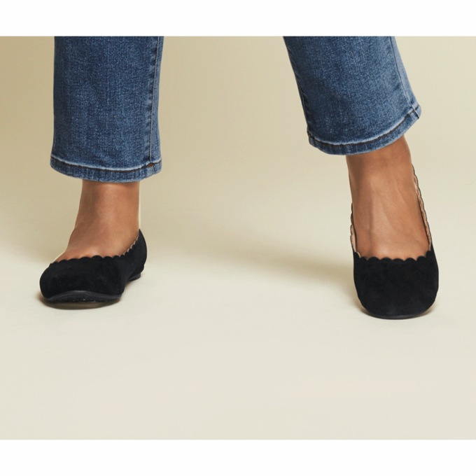 Scalloped Flat, , large