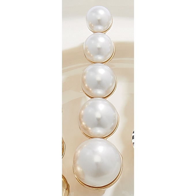 Queen&#39;s Adornment Pin, , large