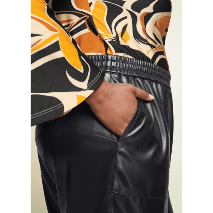 Jasmine Faux-Leather Short, , large